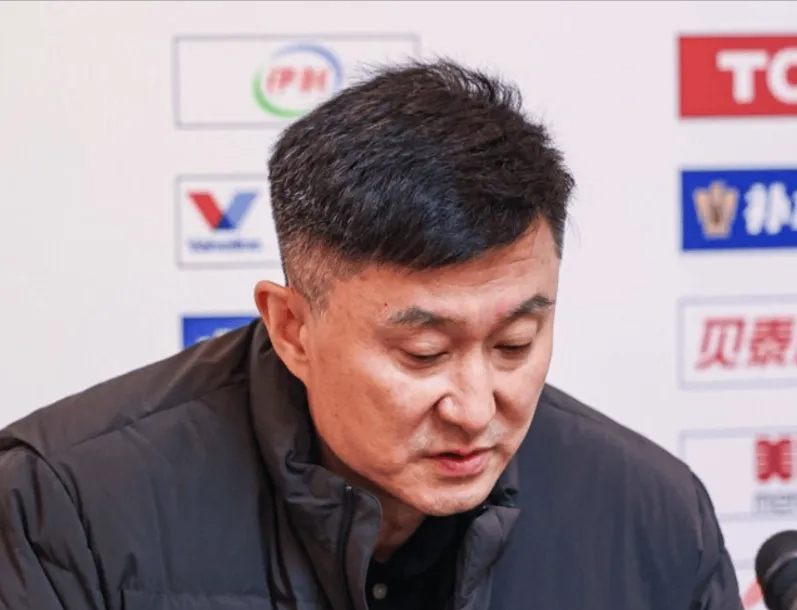 开云体育app-主场40分惨败,杜锋赛后点评引争议,锋线无力成硬伤